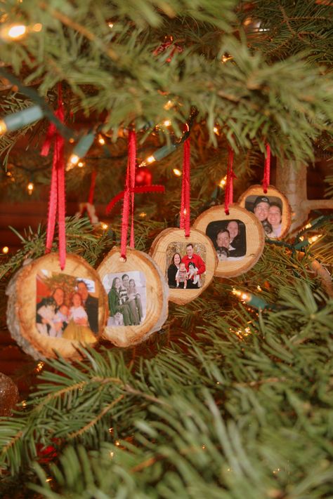 A cute idea we came up with to commemorate our Christmas tree and family for each year.  Just cut off part of the tree trunk before you set it up, drill a hole for a ribbon, take a current family picture and mod podge it on with the date on the back.  These are my favorite ornaments on the tree! Set It Up, Gift Drawing, Tree Stump, Christmas Tree With Gifts, Family Picture, Wood Work, Christmas Advent, Mod Podge, Christmas Activities