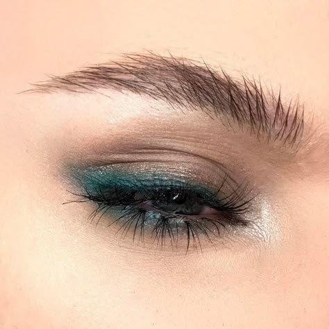 Eye Makeup Grey, Grey Eyeliner, Trendy Eye Makeup, Gray Eyeliner, Pansy Parkinson, Brown Eyeliner, Green Makeup, Eyeliner Makeup, Beauty Make-up