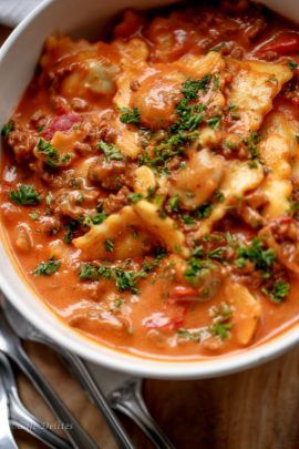 Tomato Beef, Chicken Mushroom Pasta, Grilled Cheese Croutons, Creamy Mushroom Chicken, Cheese Croutons, Beef Sauce, Cafe Delites, Ravioli Recipe, Sauce Tomate