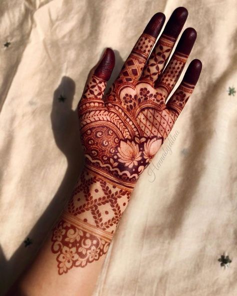 Henna Or Mehndi in Urdu Culture of centrl asia India Pakistan Turkish Africa Arab Countries Wedding Eid Speical #mehndi #henna #wedding #hennaart #hennaartist #mehndidesigns #hennatattoo #mehendi #mehndidesign #hennadesign #mehndiartist #hennadesigns #mehndiart #bride #bridalhenna #hennainspire #art #hennalove #indianwedding #bridalmehndi #bridal #mehandi #love #hennawedding #pakistaniwedding #hennainspo #mehndilove #whitehenna #mehndibride #hennainspiration #fashion #wedding #aesthetic #mehndi Mahendi Design Latest, Mehendi For Men, Small Mehndi Designs, New Mahendi Design, Small Mehndi, Mehndi Designs For Front Hand, Front Mehndi Design, New Mehndi, Mehndi Designs For Kids