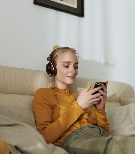 . Smiling People, Wearing Headphone, Listening To Music, Modern Woman, Photo Studio, Business Women, Headphones, Musician, Take That