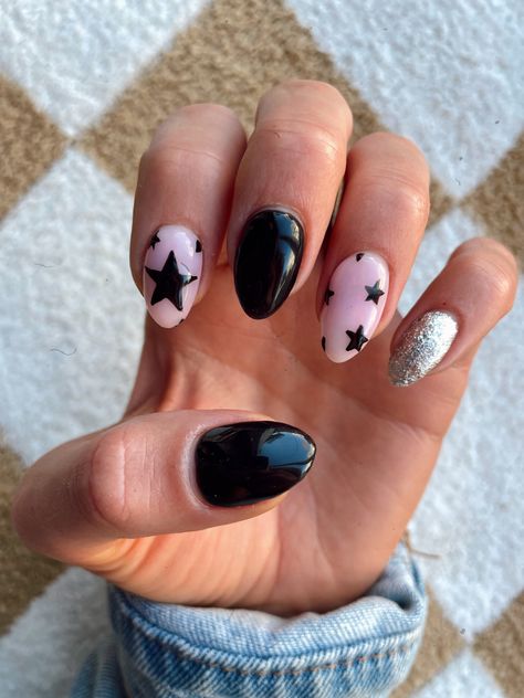 Boho Black Nails, Black Checkered Nails, Coachella Nails Ideas, Stagecoach Nails, Nashville Nails Ideas, Boho Nail Ideas, Nashville Nails, Nails New Years Eve, Family Photos Winter