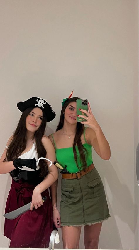 Peter Pan Costume Women, Captain Hook And Peter Pan Costume, Peter Pan Fantasia, Peter Pan And Captain Hook Costumes, Peter Pan Costume For Women, Peter Pan Group Costume, Iconic Characters Costumes, Captain Hook And Peter Pan, Captain Hook Halloween