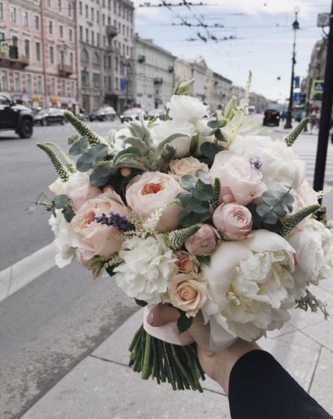 Garden Peonies, Peonies Garden, A Bouquet Of Flowers, Beautiful Flower Arrangements, Deco Floral, Bouquet Of Flowers, Bride Bouquets, Bridal Flowers, Flowers Garden