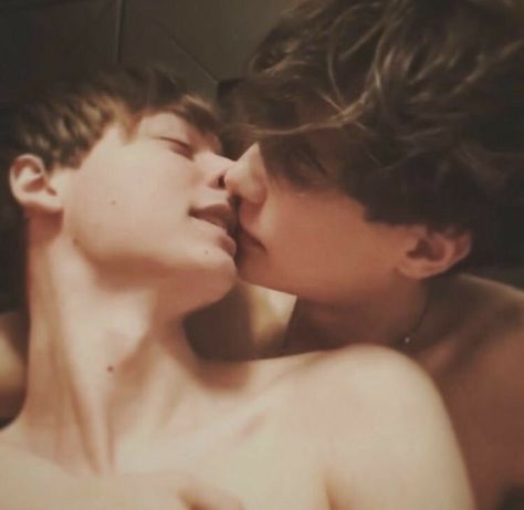 How To Kiss, Gay Aesthetic, Men Kissing, Lgbt Love, Gay Love, Gay Art, Leonardo Dicaprio, Couple Aesthetic, Best Ideas