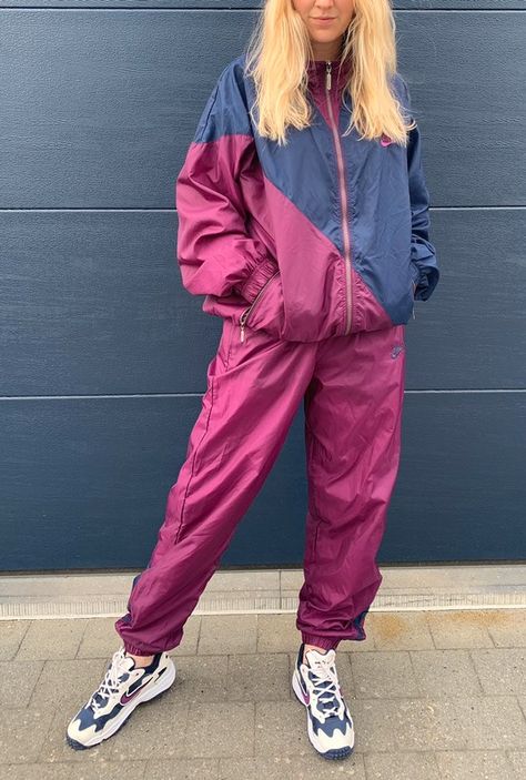 Shiny Sports, Shell Suit, Female Style, Quick Outfits, Hip Hop Streetwear, Tracksuit Women, Leather Outfit, Jacket Style, Track Pants