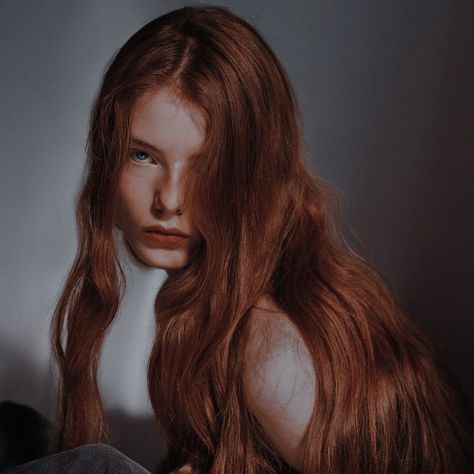 Visual Girl, Blood Mage, Estilo Hipster, Different Aesthetics, Model Inspo, Redheads, Long Hair Styles, Hair Styles, Hair