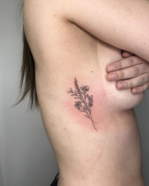 Violet Flower Rib Tattoo, Flowers On Ribcage Tattoo, Marigold Tattoo Ribs, Violet Rib Tattoo, Flower Bouquet Tattoo On Side, Flower Tattoo Spots, Dainty Flower Tattoos Rib, Flower Bouquet Tattoo Ribcage, Flower Bouquet On Ribs Tattoo