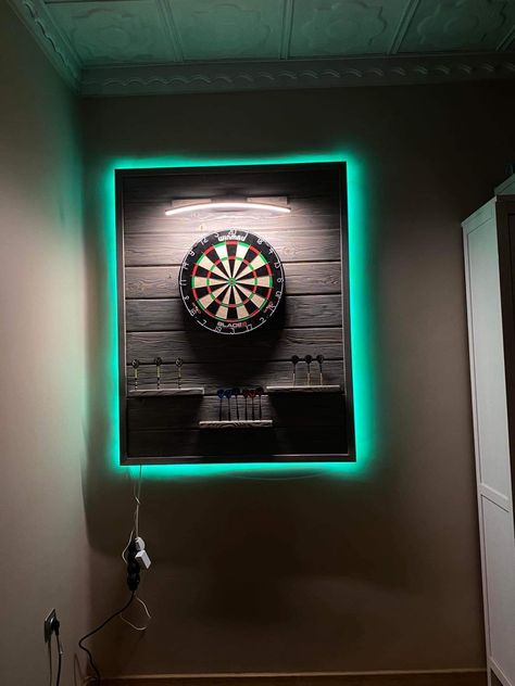 Man Cave Dart Board Ideas, Cool Dart Board Ideas, Dart Set Up, Man Cave Wall Decor Ideas, Home Darts Setup, Darts Room Ideas, Basement Dart Board Ideas, Electronic Dart Board Wall Ideas, Dart Room Ideas Man Cave