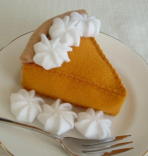 Felt Pumpkin Pie, Felt Pie, Pumpkin Swirl Cheesecake, Felt Food Diy, Felt Food Patterns, Felt Cake, Play Kitchens, Pie Slice, Felt Pumpkins