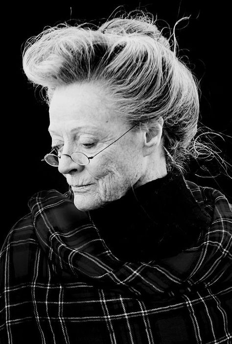 Maggie Smith Professor Mcgonagall, Minerva Mcgonagall, Souls Trilogy, Maggie Smith, Judi Dench, Katharine Hepburn, Old Woman, Celebrity Portraits, British Actors