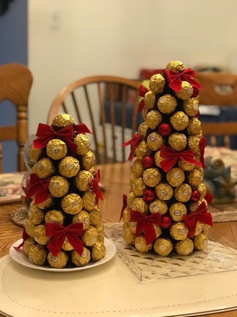 Ferrero Rocher Christmas Tree, Ferrero Rocher Christmas, Buffet Decorations, Buffet Decor, Explosion Box, Ferrero Rocher, Business Plan, Chocolate Cake, Christmas Ideas