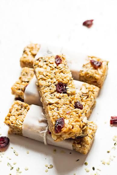 Cereal Bar Photography, Granola Bars Photography, Soft Granola Bar Recipe, Healthy Granola Bar Recipe, Healthy Snack Bar Recipes, Healthy Granola Bar, Vegan Cereal, Grain Free Granola Bars, Granola Bar Recipe Chewy