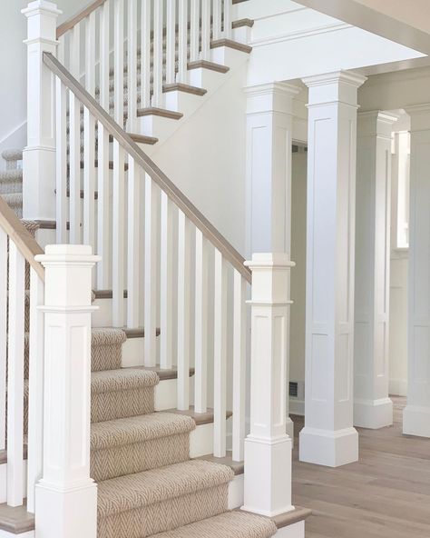 Large Staircase, Foyer With Stairs, Carpet Staircase, Vaulted Ceiling Living Room, White Staircase, Stair Spindles, White Stairs, Elegant Entryway, House Staircase