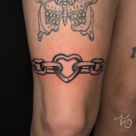 Crispy lines for you all today ⛓️‍💥 Blackwork heart broken chain thigh tattoo 🖤 Studio Owner/Artist - Zoe Litz @zx3bih Located @zx3artistry in Cocoa Beach, Florida Tattoo made possible using supplies by @dead_raven_tattoo_supply @painfulpleasures @allegoryink @recoveryaftercare #zx3ink #zx3artistry #zx3 #blackworktattoo #blackwork #chaintattoo #femaletattooartist #brokenchaintattoo #thightattoo #cocoabeachtattoo 3 Cherries Tattoo, Heart Around Knee Tattoo, Chain Thigh Tattoo, Heart Handcuff Tattoo, Georgia Tattoo, Florida Tattoo, Florida Tattoos, Chain Of Hearts, Chain Tattoo