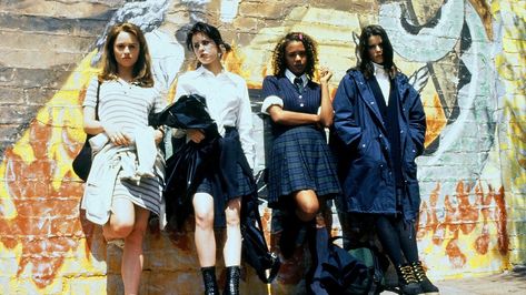 23 Movies Everyone Needs To See In Their Teens Fairuza Balk, The Craft 1996, The Craft Movie, American History X, Neo Grunge, Fashion Guys, Xavier Rudd, Neve Campbell, Teen Witch