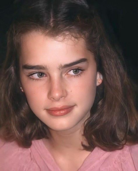 Brooke Shields Kids, 90s Model Aesthetic, Jewelry 70s, Brooke Shields Young, Young Celebrities, Brooke Shields, Model Aesthetic, Interesting Faces, 인물 사진