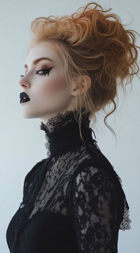 Women Vampire Costume Ideas, Lady Vampire Costume, Red Hair Halloween Ideas, Gothic Halloween Costume Ideas, Vampiress Outfit, Vampire Ball Outfit, Vampire Woman Costume, Vampire Hairstyles Halloween, Vampire Halloween Costume Women