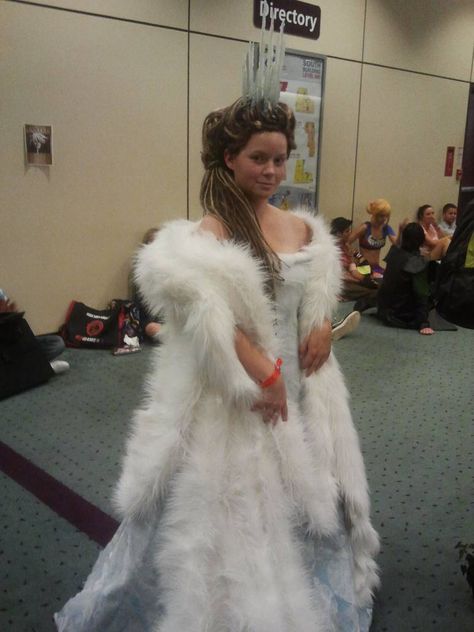 Extreme Costumes, Narnia Queen, Narnia Cosplay, White Witch Narnia, White Witch Costume, Snow White Witch, Narnia Costumes, Ice Queen Costume, Ice Witch