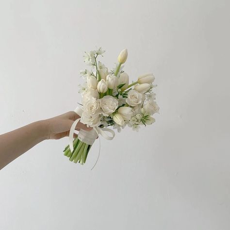 Small White Roses Bouquet, Mini Wedding Bouquet, Simple White Bouquet, Small Bridesmaid Bouquet, Small Bridesmaid Bouquets, Small Bridal Bouquets, Bridesmaid Bouquet White, White Rose Bouquet, Diy Bridal Bouquet