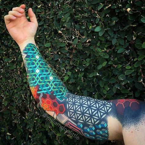 Geometric Tattoo Sleeve Designs, Hexagon Tattoo, Mangas Tattoo, Colorful Tattoos, Geometric Sleeve Tattoo, Abstract Tattoo Designs, Sacred Geometry Tattoo, Galaxy Tattoo, Muster Tattoos