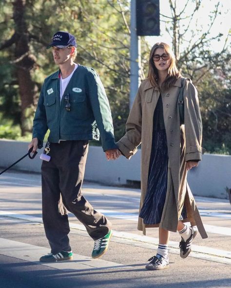 Austin Butler Street Style, London Fashion Street, Butler Outfit, Kaia Gerber Style, Boyfriend Outfit, Couple Fits, Instagram London, Mens Outfit Inspiration, Austin Butler