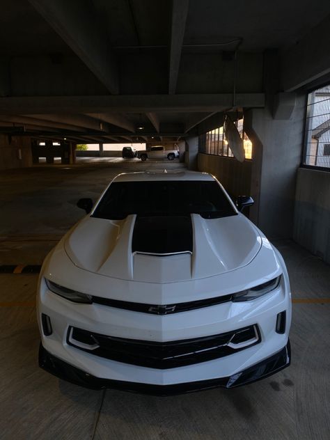 White Camaro, White Cars, Hello Kitty Gifts, Pimped Out Cars, Camaro Zl1, Cool Sports Cars, White Car, Pretty Cars, Chevy Camaro