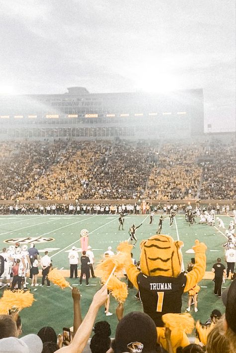 Mizzou Wallpaper, Mizzou Sorority, Mizzou Aesthetic, Academic Victim, Missouri University, Mizzou Football, College Ideas, College Aesthetic, Dream College