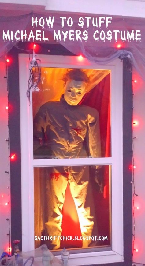 Sac Thrift Chick: Halloween Decorations: How to Stuff a Life-Size Michael Myers Michael Myers Costume, Halloween Window Display, Diy Halloween Dekoration, Michaels Halloween, Halloween School Treats, Halloween Decorations Outdoor, Halloween Outside, Fairy Halloween Costumes, Halloween Props Diy