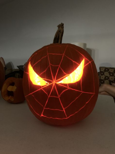 Spiderman Pumpkin Carving, Creepy Pumpkin Carving, Marvel Pumpkin Carving, Pumpkin Carving Templates Free, Spiderman Pumpkin, Ninja Turtle Pumpkin, Unique Pumpkin Carving Ideas, Carve A Pumpkin, Pumpkin Carving Stencils Free