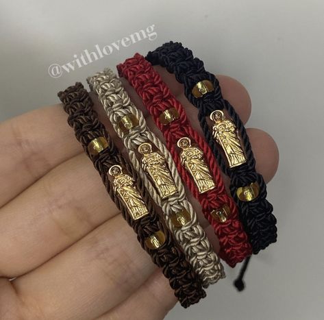 Ojo Bracelets Mexican, Mexican Bracelets Handmade Diy, Mexican String Bracelets, San Judas Bracelet, Bracelet Ideas Mexican, Mexican Bracelet Ideas, Mexican Bracelets Aesthetic, Lunch Ideas Mexican, Hispanic Bracelets