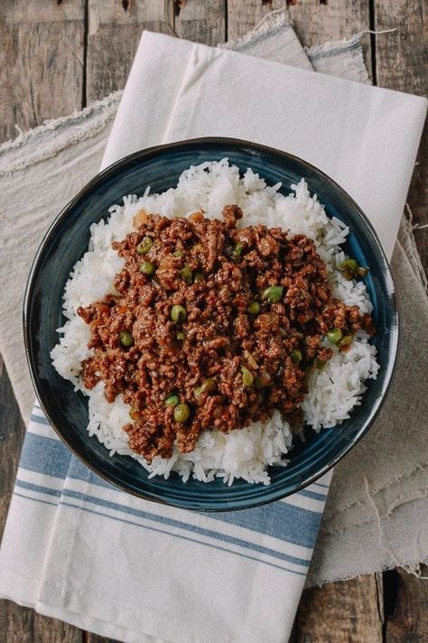 Cantonese Beef, Beef Rice Bowl Recipe, Beef Rice Bowls, Meat Packaging, Woks Of Life, The Woks Of Life, Beef Rice, Mapo Tofu, Easy Curry