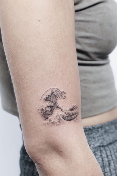 The Wave Tattoo Japanese Art, Small Japanese Wave Tattoo, Japanese Style Waves Tattoo, Chinese Wave Tattoo, Tsunami Waves Tattoo, Waves Hip Tattoo, Forearm Beach Tattoo Women, Hokusai Wave Tattoo Minimal, Wave Tattoo On Shoulder