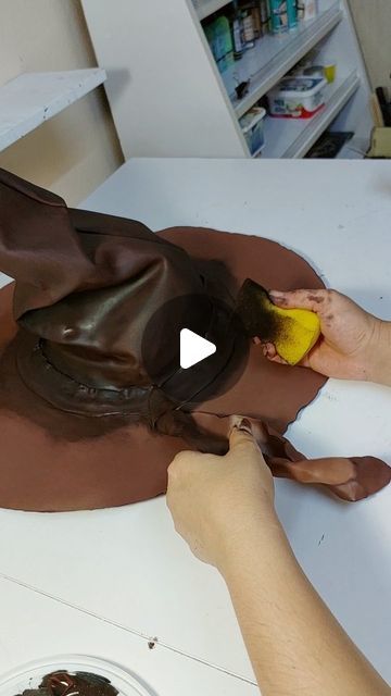 How To Make Sorting Hat, How To Make A Sorting Hat Harry Potter, Harry Potter Diy Crafts Easy, Diy Sorting Hat, Sorting Hat Harry Potter, Harry Potter Diy Crafts, Halloween Harry Potter, Harry Potter Hat, Cumpleaños Harry Potter