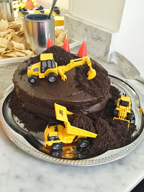 Construction vehicle cake for a construction-themed birthday party.  See more photos, décor and DIY project details from this party at www.fabeveryday.com. Digger Cake, Construction Birthday Cake, Digger Birthday, Construction Theme Birthday Party, Construction Cake, Diy Birthday Cake, Construction Trucks, Construction Birthday Parties, Construction Theme