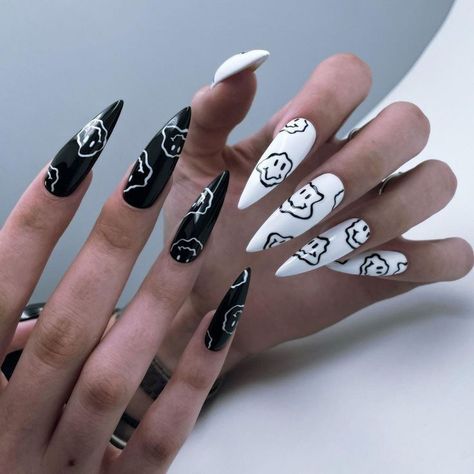 Crazy Nail Ideas, Crazy Nails Ideas, Art Designs Ideas, Black Acrylic Nails, Punk Nails, Edgy Nails, Goth Nails, Grunge Nails, Crazy Nails