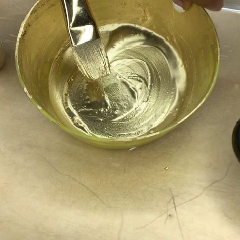 How To Make Edible Gold Paint, What Colors Make Gold, Colour Cookies, Gold Oreos, Edible Gold Paint, Chocolate Modeling, Edible Gold Glitter, Gold Donuts, Sweet Birthday Cake