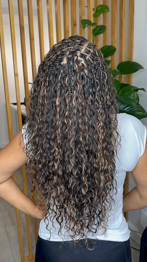 Boho Tress 1b 30 Knotless Braids Boho, Boho Knotless Braids On Natural Hair, Highlights Boho Braids, Boho Braids Loose Wave, Curly Boho Hair, Curly Boho Knotless Braids, Color 27 Boho Knotless Braids, Dark Brown Boho Knotless Braids, Layered Boho Braids