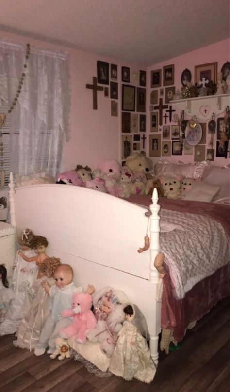 Muebles Shabby Chic, Cute Room Ideas, Pretty Room, Dreamy Room, Room Makeover Inspiration, Cute Room Decor, Room Inspiration Bedroom, Pink Walls, Pretty House