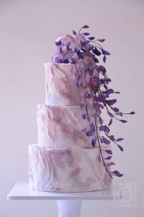 Purple White Wedding Cake, Wisteria Themed Wedding, Lavender Wedding Cake Lilacs, Cake Debut, Wisteria Cake, Lilac Cakes, Wedding Cake Purple, Lilac Cake, Cake Lavender