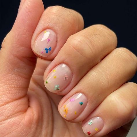 Micro Nail Designs, Tiny Flower Nail Art, Dainty Flower Nail Art, Minimalist Floral Nails, Pressed Flower Nail Art, Dainty Floral Nails, Tiny Nail Art, Dainty Manicure, Nude Nail With Design