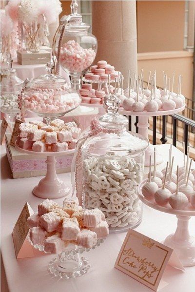 Floral Centerpiece For Round Table, Dessert Table Backdrop Ideas, Sweet Table Wedding, Candy Bar Wedding, Shower Desserts, Candy Cart, Sweet Party, Quince Ideas, Wedding Dessert Table