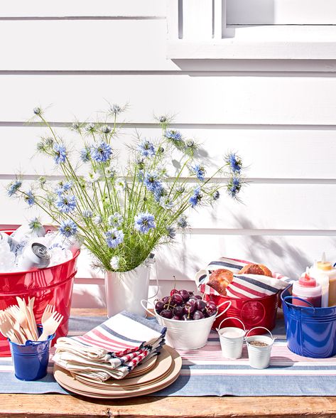 A Trés Cheerful Tablescape Fourth Of July Crafts, Casual Wedding Reception, Ribbon Chandelier, Blue Spirit, Memorial Day Decorations, Flag Display, Summer Dining, July Decor, 4th Of July Celebration