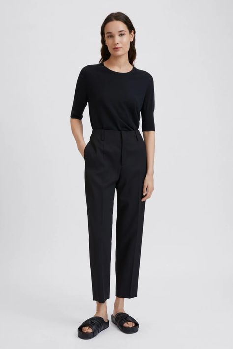 Filippa K – Designed to last | Filippa-k.com Wardrobe Tips, Outfits Chic, Nice Style, Team Wear, Black Trousers, All Black Outfit, Light Sweater, Slim Fit Pants, Chic Fashion