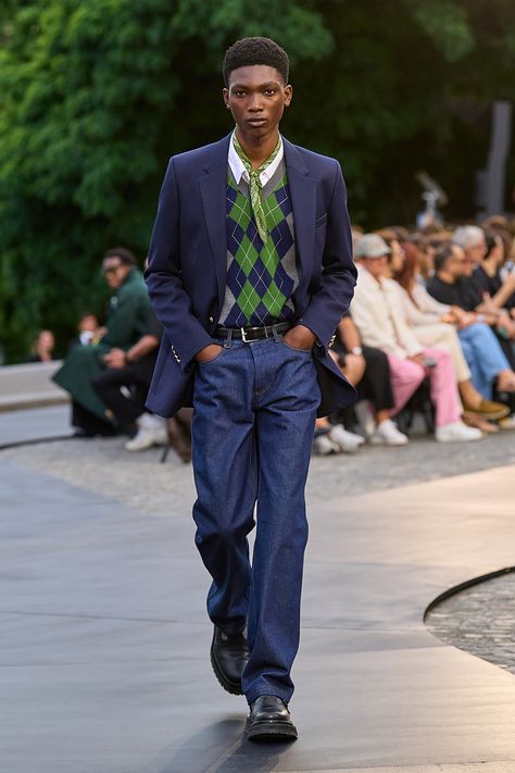 Vogue Spring 2023, Catwalk Fashion Men, Preppy Look Men, Catwalk 2023, Ami Menswear, Street Fashion 2023, Preppy Style Men, Vogue Outfits, Preppy Menswear