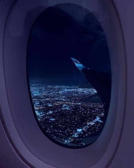 Aesthetic Airplane Window, Travel Aesthetic Airplane, Aesthetic Airplane, Airplane Window View, Airplane Window, The Big Apple, Aesthetic Travel, Window View, Night Aesthetic