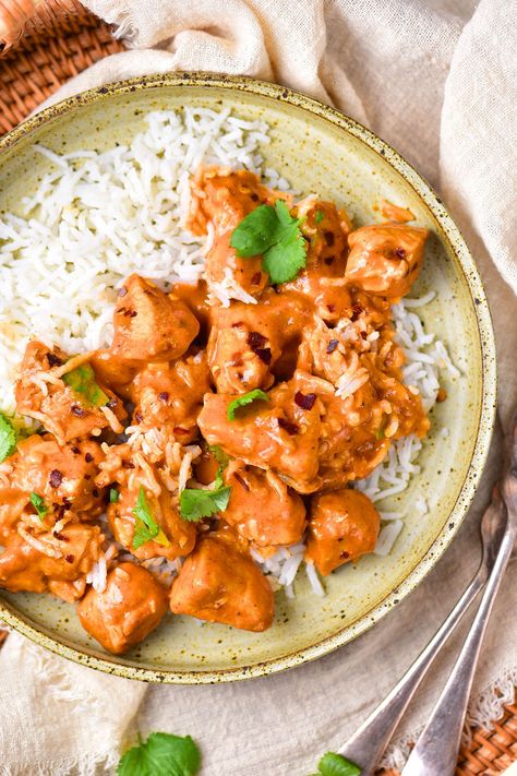 Mildly spicy, this delicious gluten-free chicken curry is perfect with fluffy white rice when you're craving Asian food! Totally dairy-free too! Gluten Free Dairy Free Chicken Recipes, Dairy Free Curry, Fluffy Bread Recipe, Fluffy White Rice, Asian Chicken Recipes, Easy Main Dishes, Healthy Paleo Recipes, Coconut Curry Chicken, Easy Chicken Curry