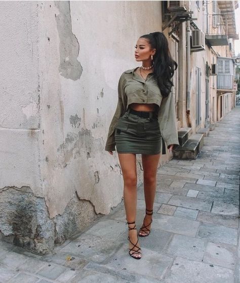 Cropped Jacket Outfit, Cargo Skirt Outfit, Miniskirt Outfits, Cargo Skirt, Skirt Outfit, Street Outfit, Leather Jacket Men, Club Dresses, Crop Jacket