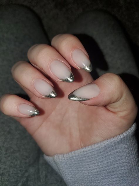 Silver French Tips Almond, Silver Oval Nails, Almond Nails Silver Tips, Chrome Silver Nails French, Tips On Almond Nails, Silver Chrome French Tip Nails Almond, Silver Chrome Almond Nails, Silver French Tip Nails Almond, Almond Nails Silver Chrome