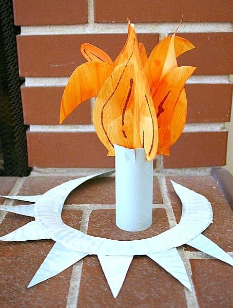 Crafts for Kids: Make a Statue of Liberty Crown and Torch - Buggy and Buddy Making A Crown, Statue Of Liberty Crown, 4th July Crafts, Halloween Arts And Crafts, American Symbols, Roll Paper, The Statue Of Liberty, Paper Plate Crafts, Plate Crafts